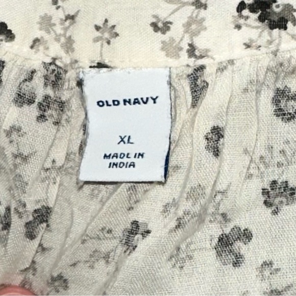 Old Navy Floral Blouse - Picture 4 of 4